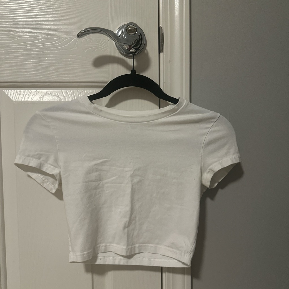 Aritzia TNA White Cropped T-Shirt